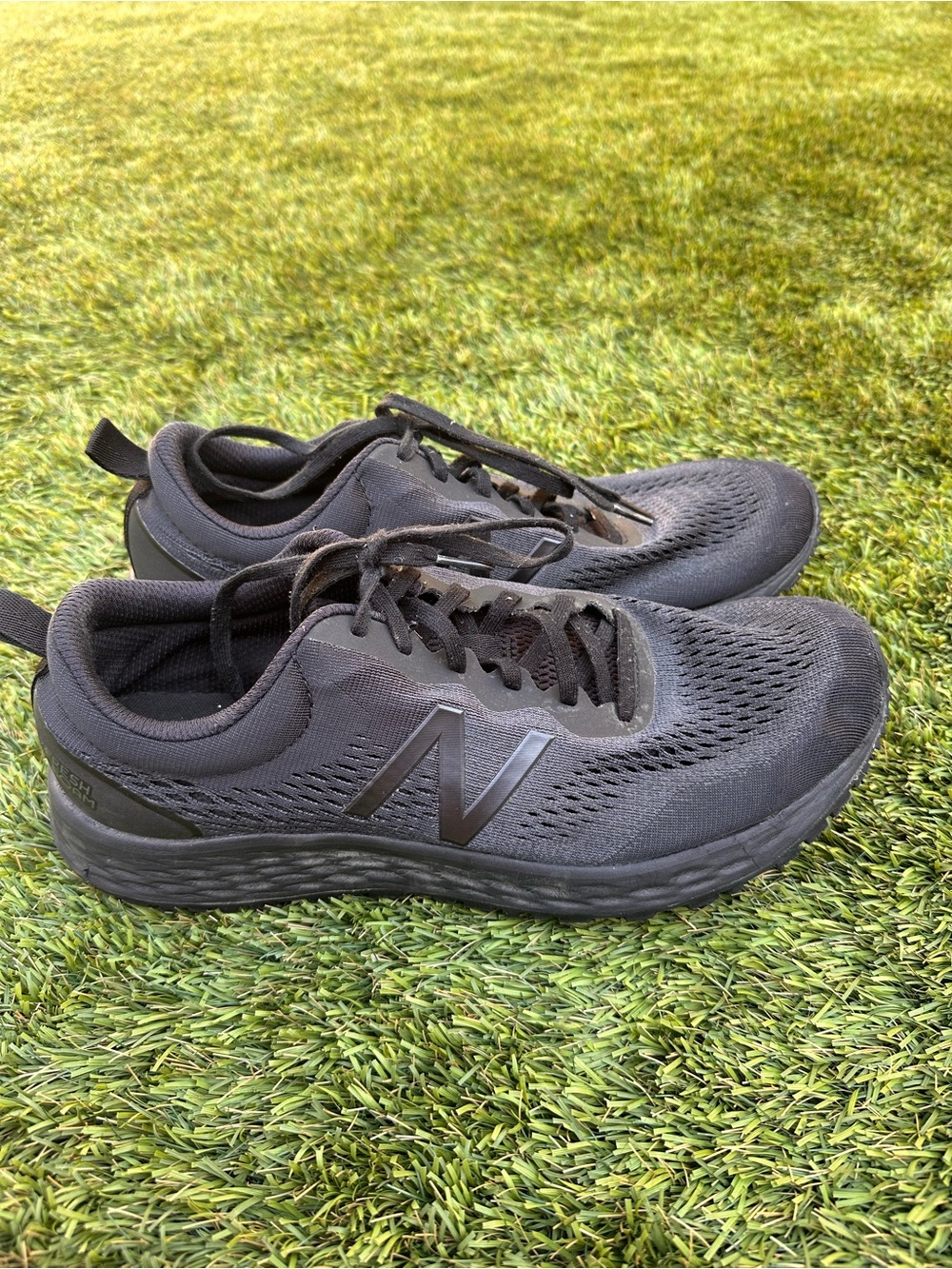 Mens New Balance fresh foam slip and oil resistant shoes size 11